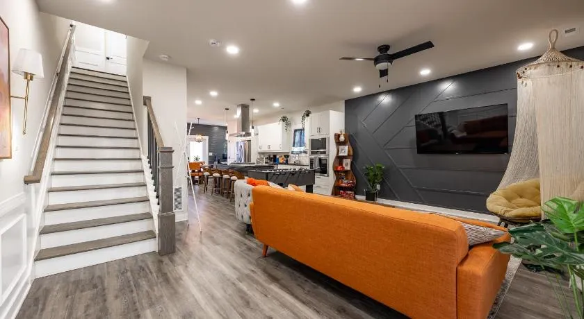 Downtown 3BR Near Indy 500 with Free Parking - Image 1