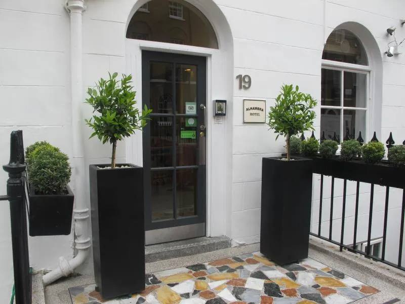 Alhambra Hotel - Image 1