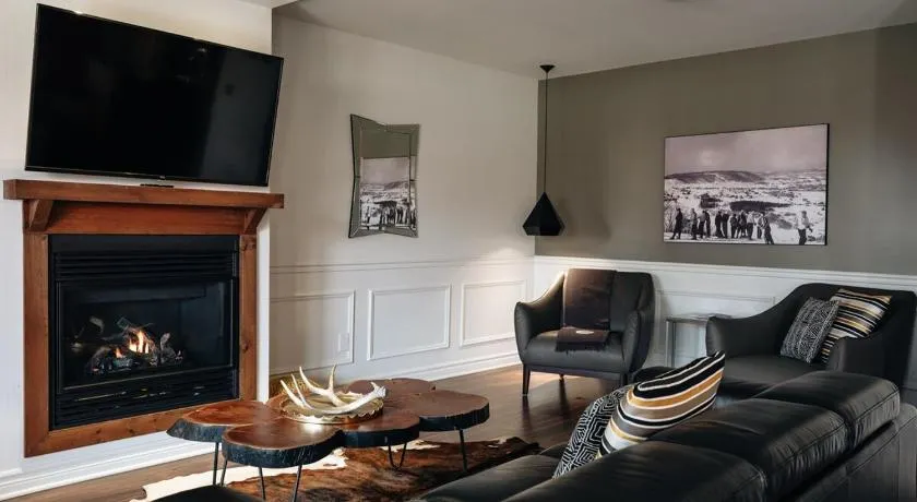 Chic condo at the foot of the slopes of Saint-Sauveur - Image 1