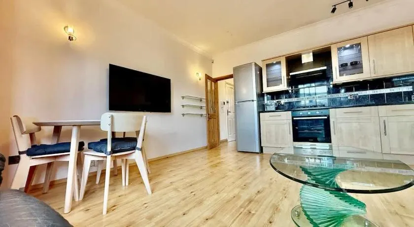 Spacious 1 Bed Flat - Free Parking - Quiet Area - Image 1