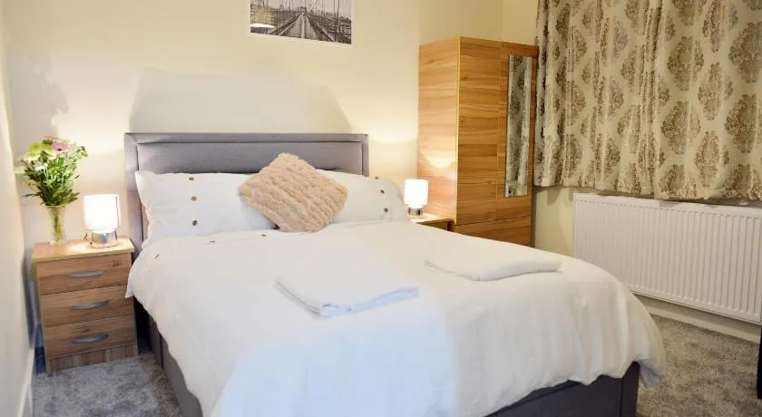 3 Bedroom London Home - Image 1