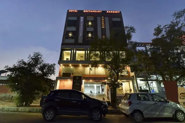 Hotel Shakun Palace - Image 1