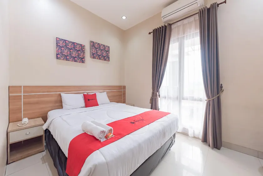 RedDoorz Premium @ Griya Inkoppabri Cisarua Puncak - Image 1