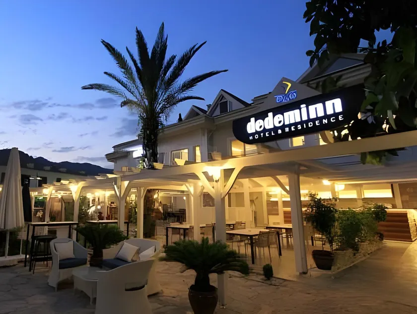 Dedeminn Marina Hotel - Image 1