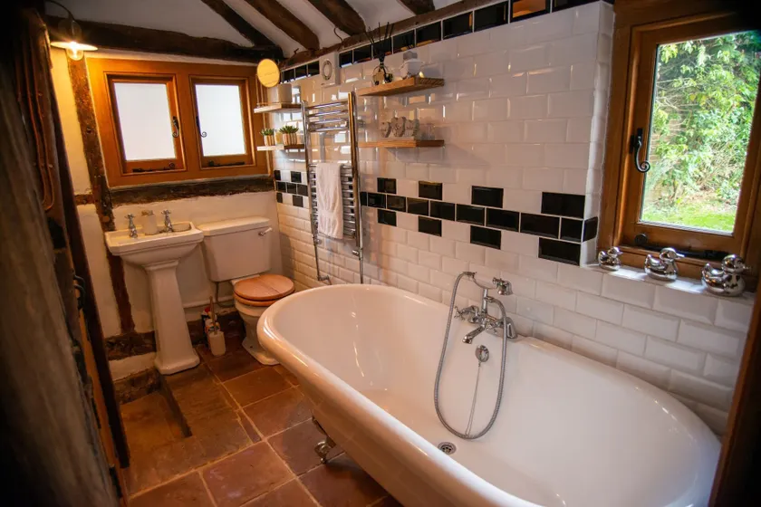 Ye Olde Cottage - Image 1