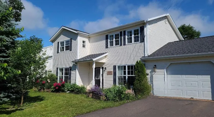 Yuan's Cozy 4BR House in Charlottetown - Image 1