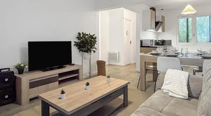 Appartement Avec Balcon & Jardin - Image 1