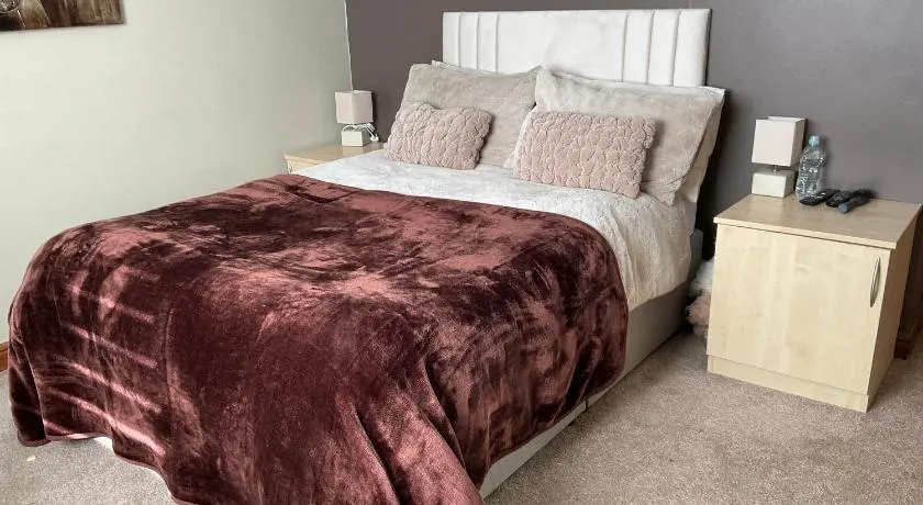 Cozy Room at Willow House - Image 1