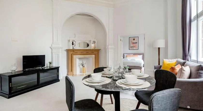 3 Sloane Gardens - Image 1
