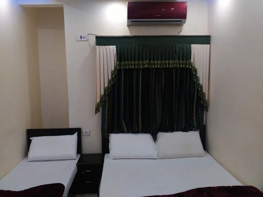 Hotel Madhav Guest House - Image 1