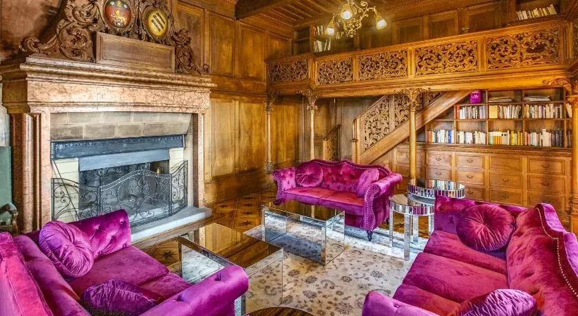Antique apartment in the XV century Castle - Image 1