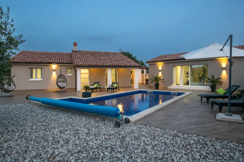 Villa Caerus, 4 +2 PAX, heated pool, sauna, gym, children's playground, BBQ - Image 1