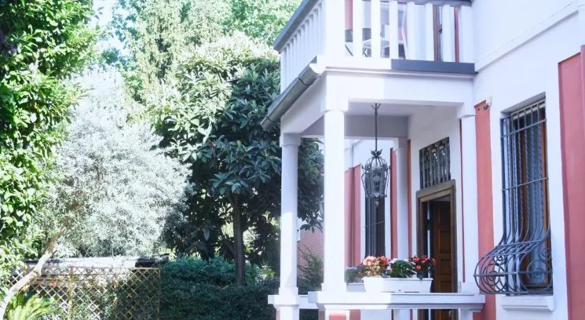 La Villa bed & breakfast - Image 1