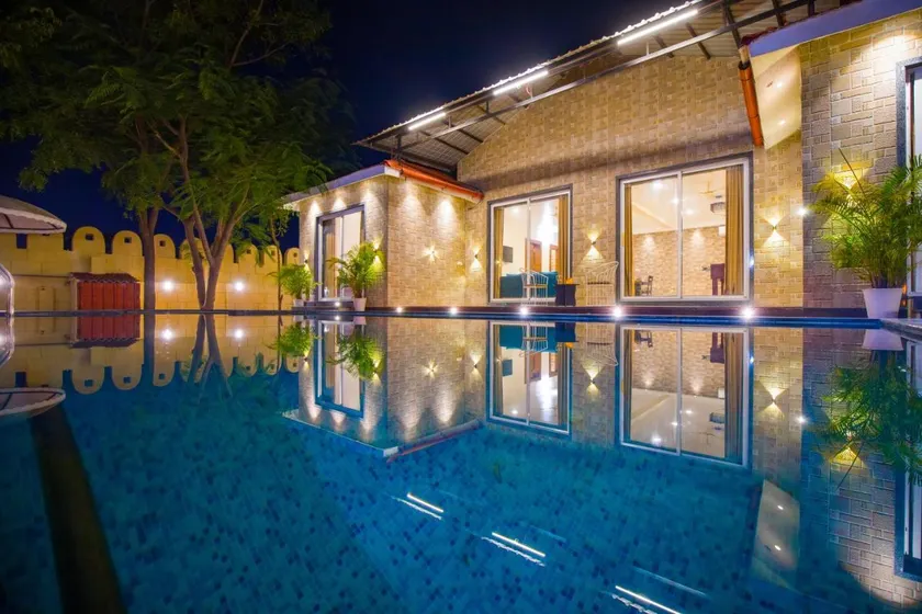 Alaya Stays 5 BHK Roohmon's Farm with Private Pool, Garden & Bar - Image 1
