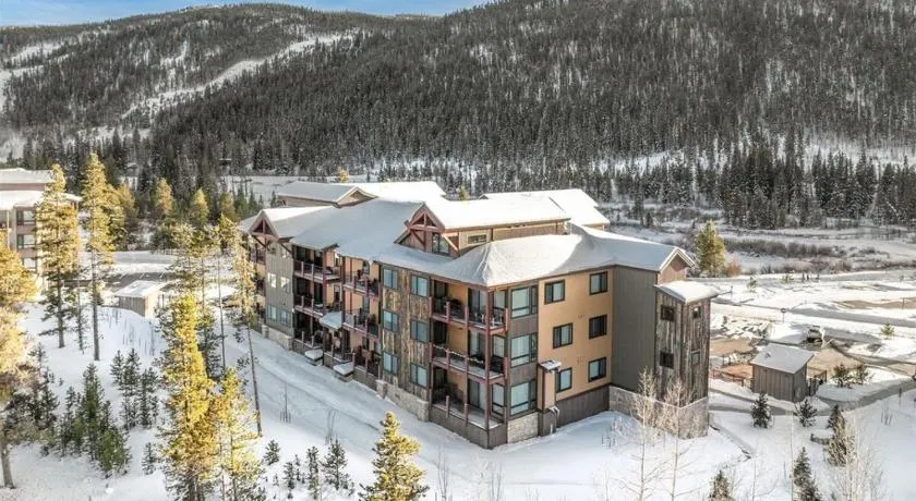 1 bedroom apartment free electric charger Keystone - Image 1