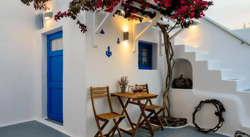 Casa Delle Botti Cave House Santorini Oia Finikia - Image 1