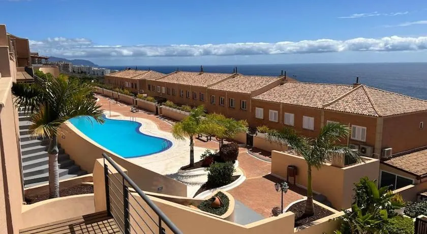 Casa Adosada de lujo con piscina y vistas al mar - Image 1