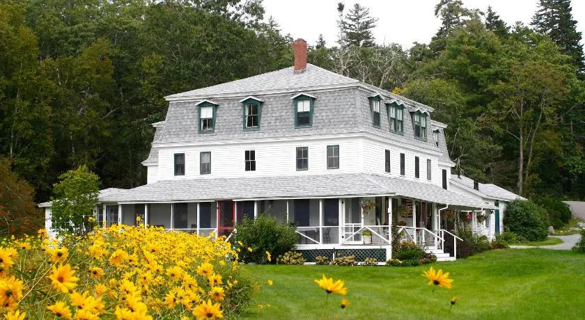 Oakland House Seaside Inn & Cottages - Image 1