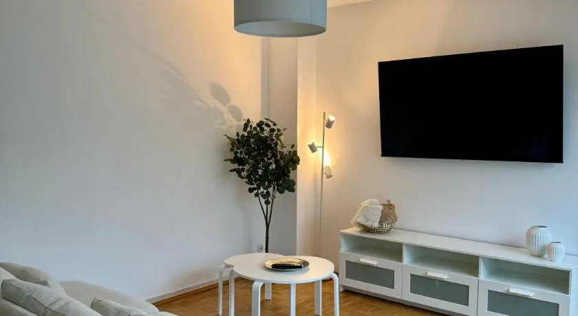 4-Zimmer-Wohnung mit Garten in Hamburg-Wandsbek - Image 1