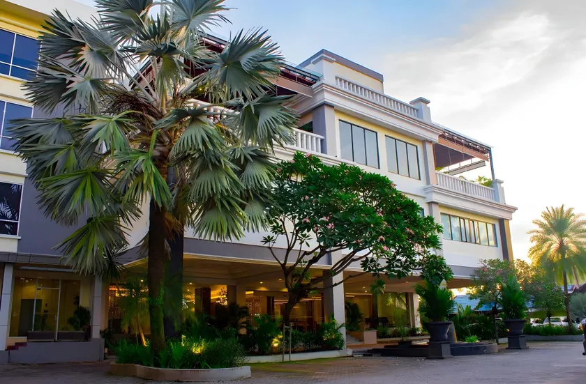 Rattan Inn - Image 1