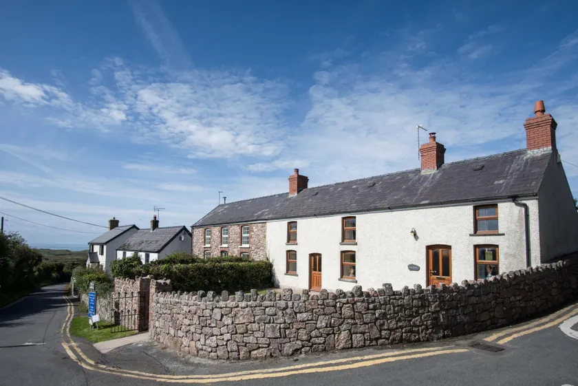The Cross - 4 Bedroom Cottage - Llangennith - Image 1