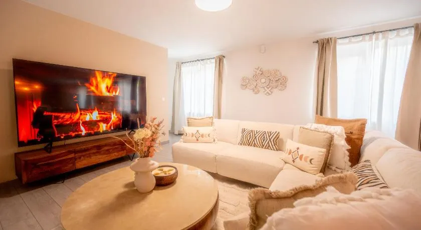 Calya Family Home in Brussels - 4 Bedrooms - Image 1