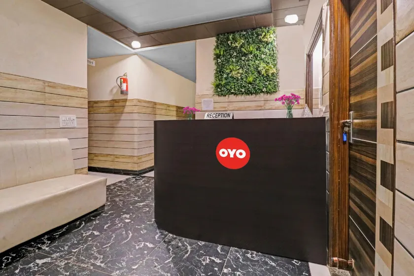 OYO 90274 Hotel Knight Inn - Image 1