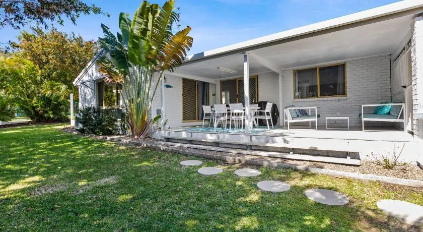 The Palm House - Rainbow Beach. Wifi. Aircon. Pets - Image 1