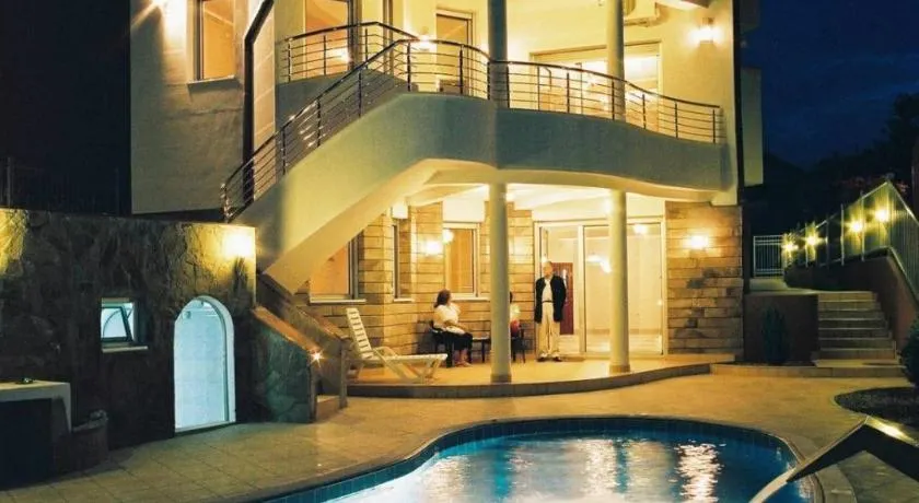 Freya SPA Apartments - Image 1