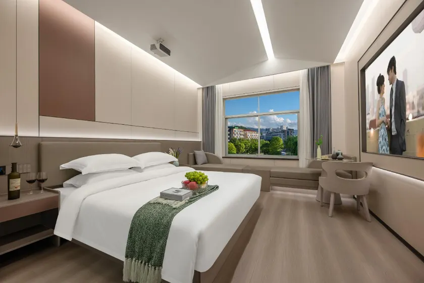 T · Island Smart Cinema Hotel - Image 1