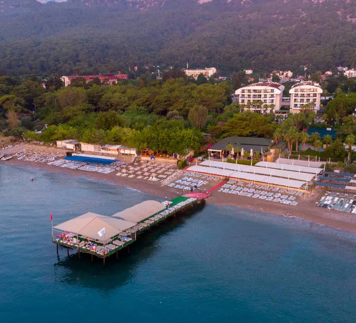 Ring Beach Hotel - Image 1