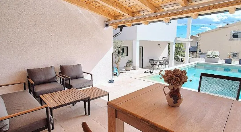 Mare`s Private House 1st floor with Pool - Image 1