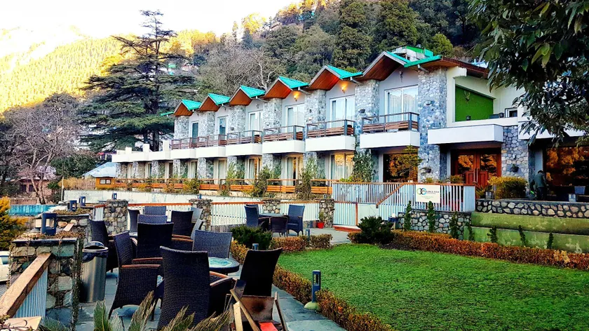 Seasons Hotel By Xperience - Image 1