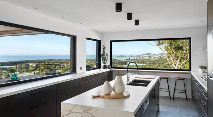 Luxe Terrigal beach Ocean View with Infinity pool - Image 1