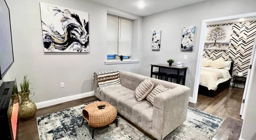 305 Cozy and lovely 1BDR apartment in Center City - Image 1