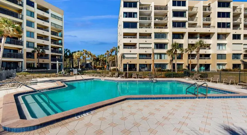Oceanfront condo with pool & tennis - balcony, AC, WiFi & washer/dryer - Image 1