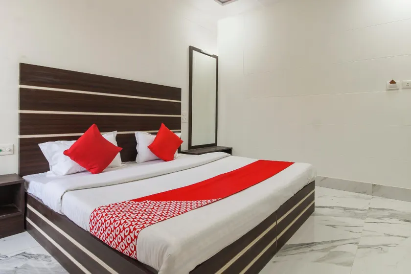OYO 65596 Hotel Hira Ganga - Image 1