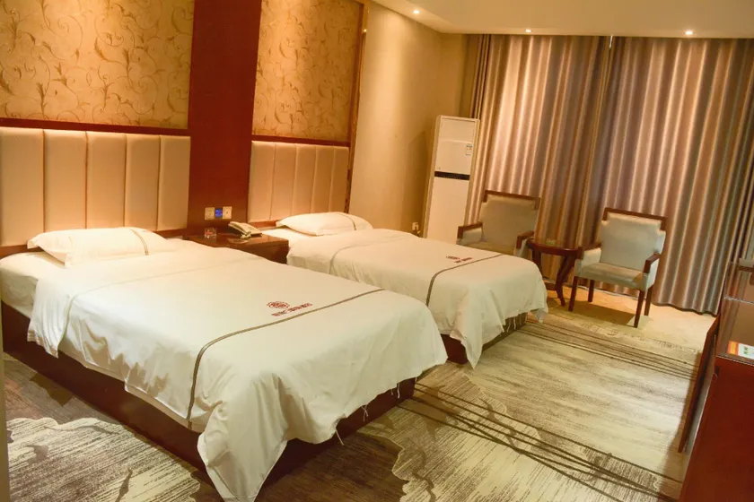 Yulinmen International Hotel - Image 1