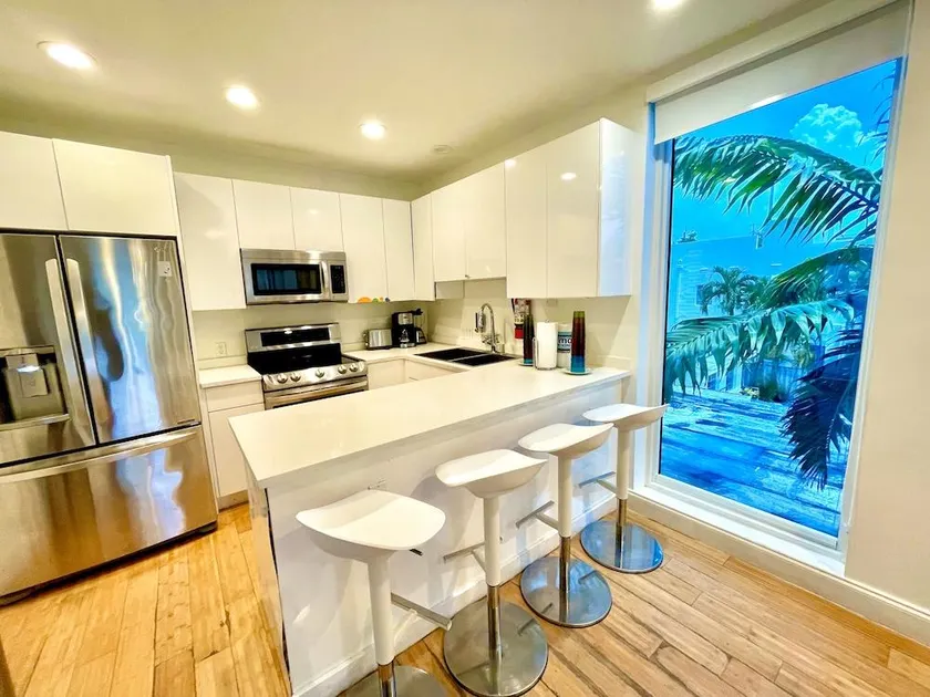 60 Guests Luxury South Beach Private Estate - Image 1