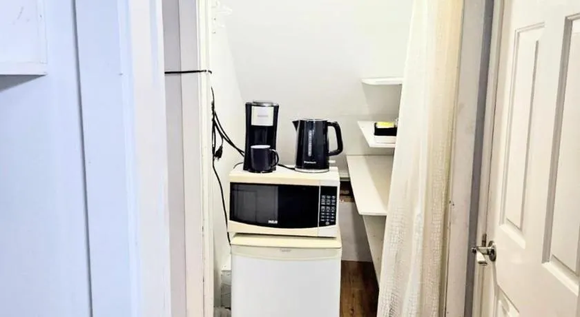 Cozy Room Ensuite Bath & Own Entrance Peaceful Stay - Image 1