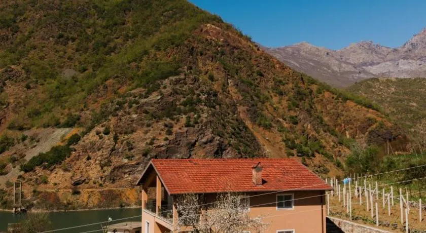 koman_lakeview_apartments - Image 1