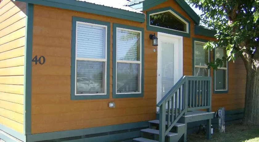 Lake Minden Camping Resort Cottage 2 - Image 1