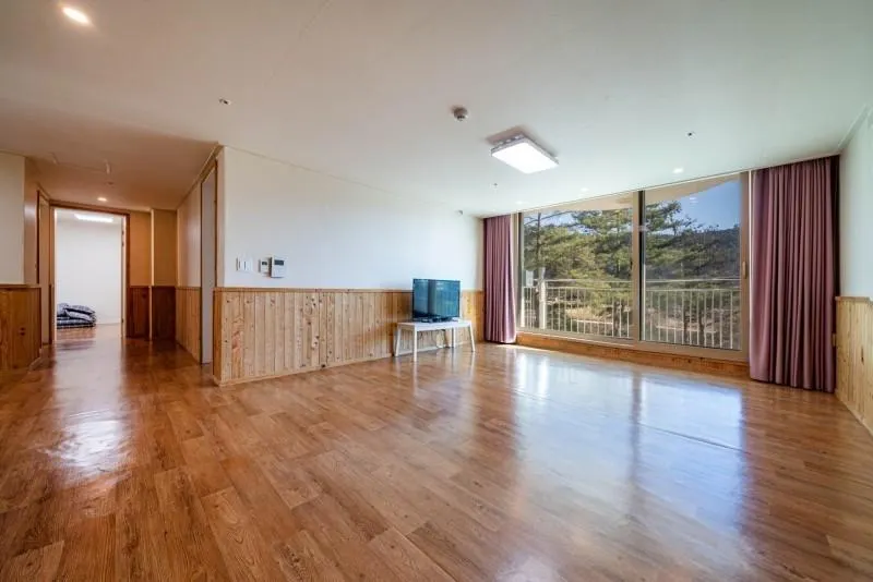 Pyeongchang Forest Road Pension (near ski resort, Odaesan Mountain) - Image 1