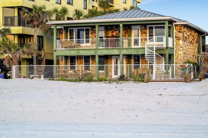 Stones Throw Beachfront Family Suite #3 VIEWS - Image 1