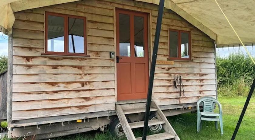 Beaver Tail Cabin - Image 1