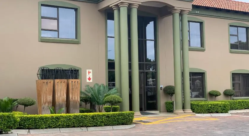 Royal Hotel - Image 1