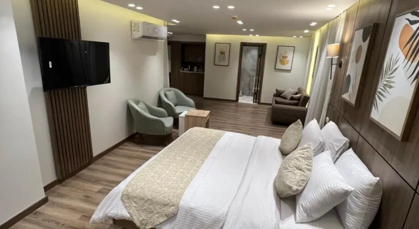 Lake Plaza Luxury Rooms - Image 1
