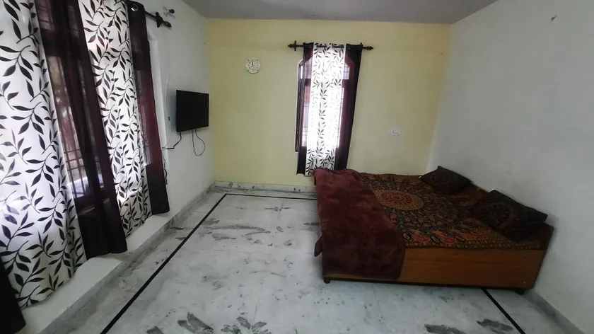 Beautiful 2 bedroom house with hall and kitchen - Image 1