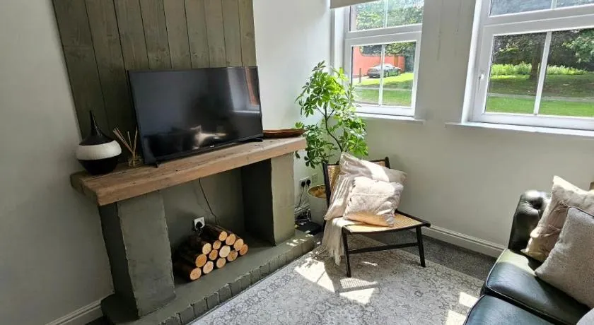 Shakespeare’s Nest - Image 1