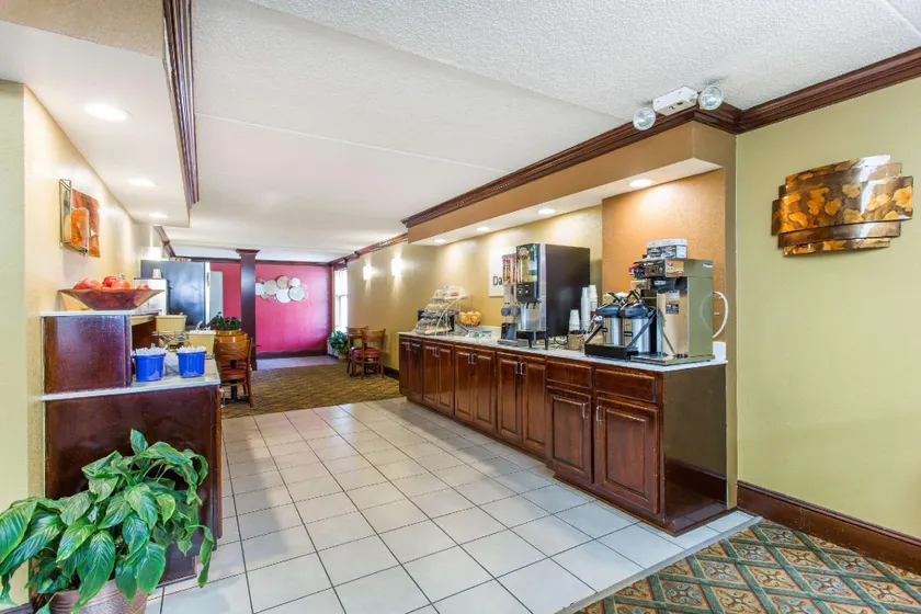 Rodeway Inn High Point - Archdale - Image 1